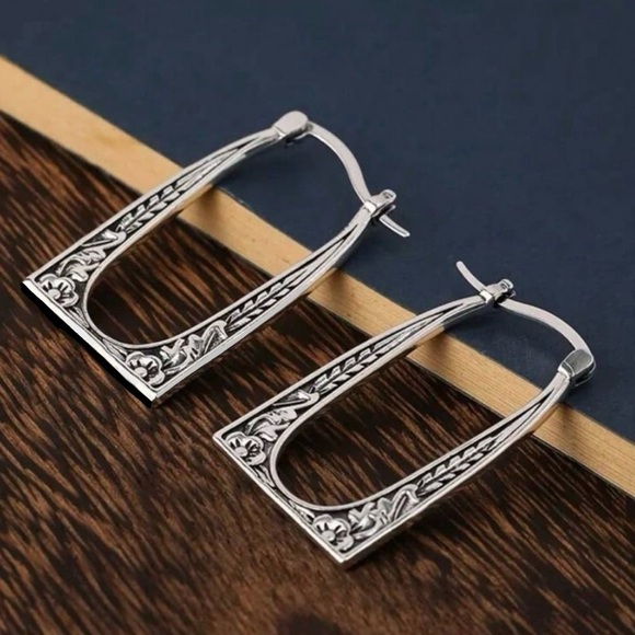 Ondine Branch Bud Bloom Floral Vine Embossed Arched Window Rectangle Garden Hoop - Picture 9 of 15